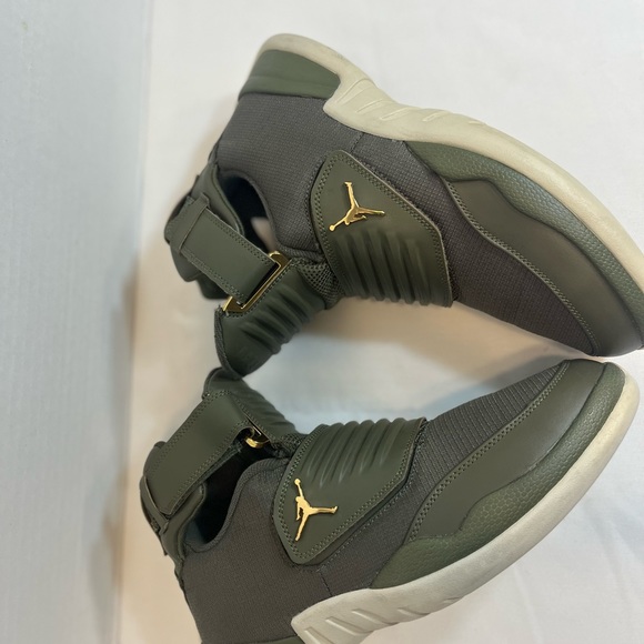 Jordan Generation 23 Medium Olive Size 9 - Picture 14 of 14